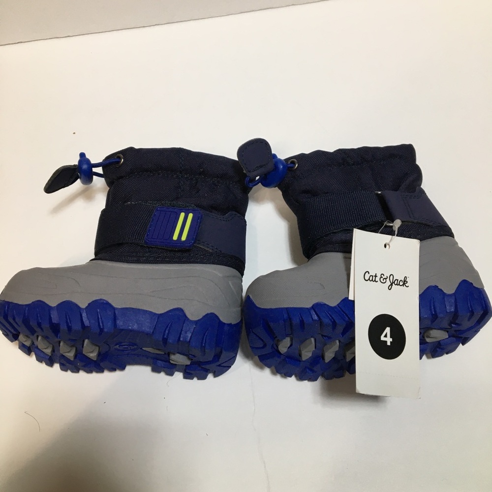 Cat & jack baby snow boots size 4 NWT